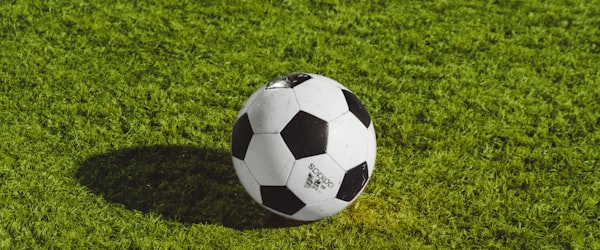 女足世界杯2026年申办城市宣传 - 澳大利亚悉尼歌剧院与足球